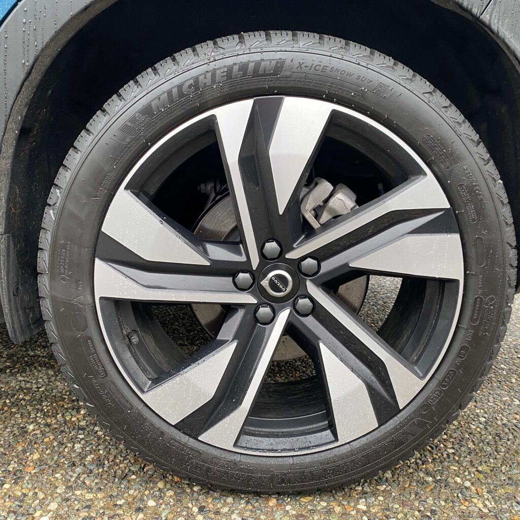 2023 Volvo XC40 Wheel
